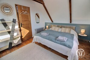 5 bedrooms, iron/ironing board, free WiFi, bed sheets