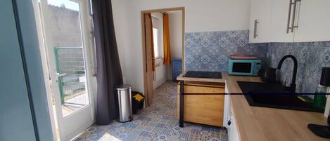 Frigorifero, microonde, forno, macchina per tè/caffè