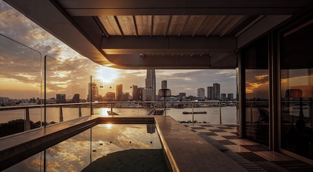 Suite, 2 Queen Beds (Waldorf, Outdoor Jacuzzi) | Terrace/patio. Waldorf Astoria Shanghai Qiantan