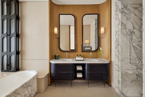 Suite, 2 Queen Beds (Waldorf, Outdoor Jacuzzi) | Bathroom