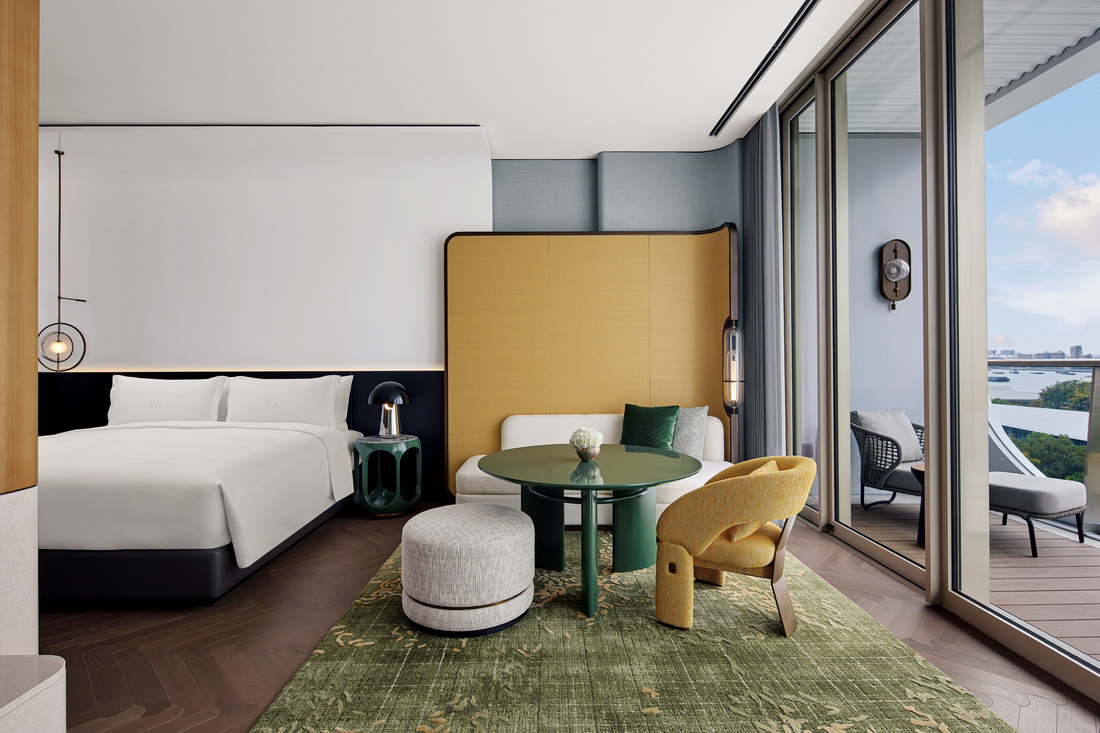 Minibar, free WiFi, bed sheets