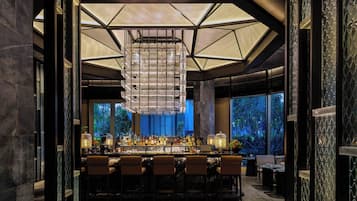 4 restaurants; lunch, dinner and brunch served