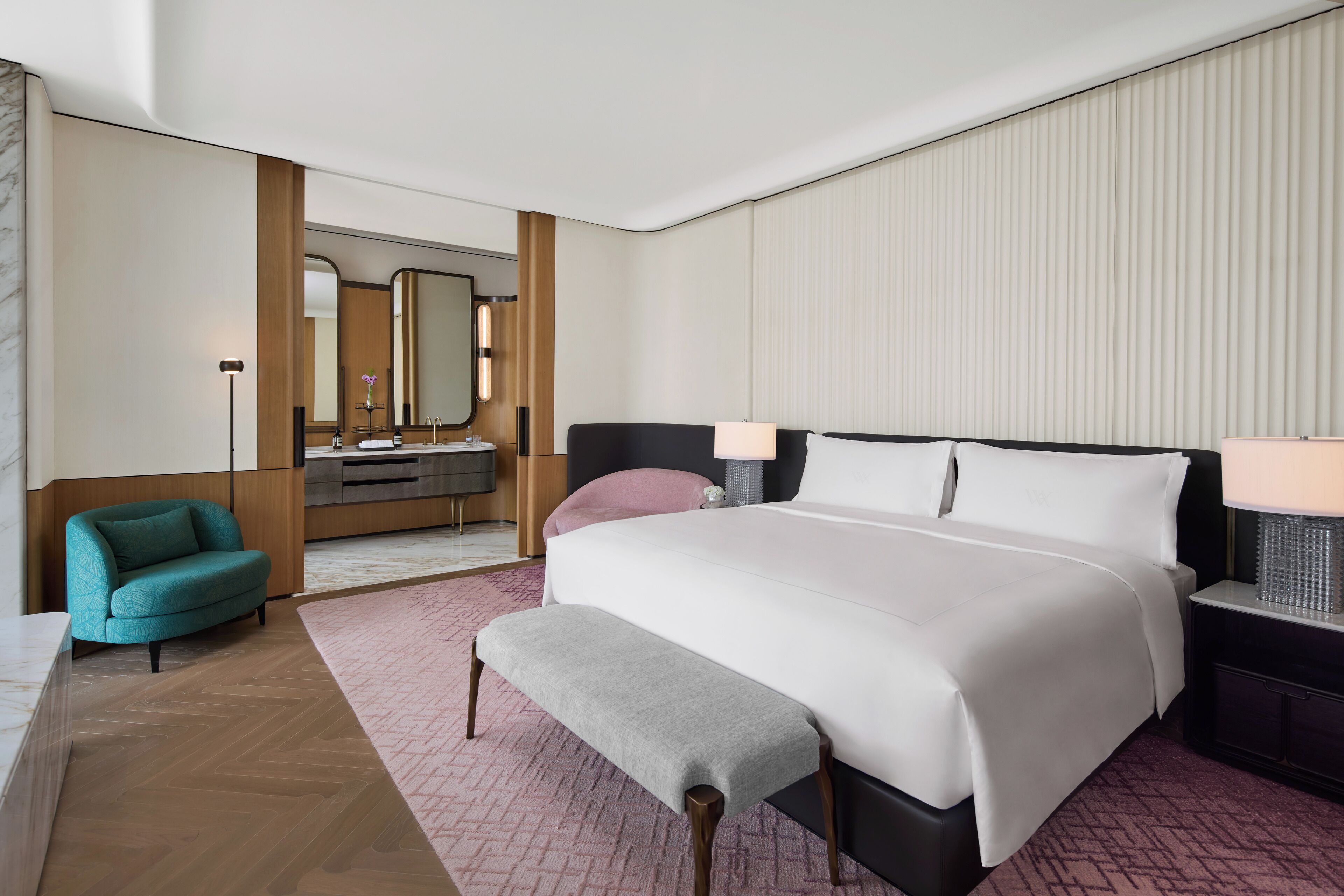 Minibar, free WiFi, bed sheets