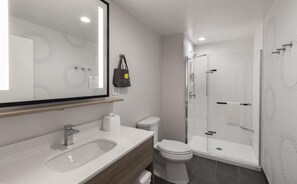 Bathroom shower - Tru by Hilton Montreal centre-ville (Montreal)