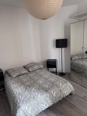 2 chambres, fer et planche Ă repasser, Wi-Fi, draps fournis