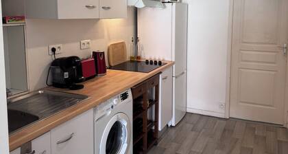A 5 minutes de la place de la Comédie-Charmant appartement-2 chambres