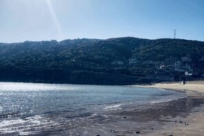 Unclassified image, 3 of 58, button - Donghai Fishing Village Ganhai Renjia Guest House (Shengsi)