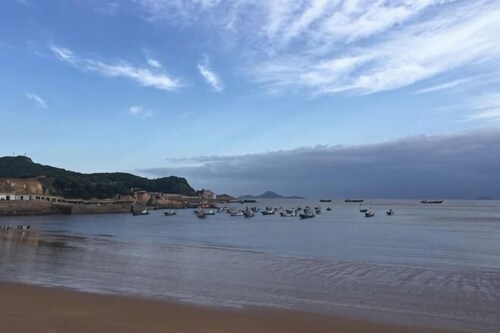 Donghai Fishing Village Ganhai Renjia Guest House