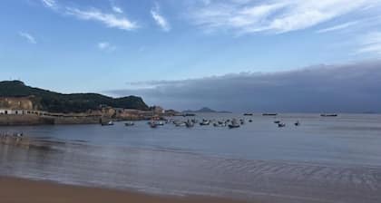 Donghai Fishing Village Ganhai Renjia Guest House