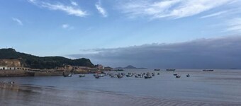Donghai Fishing Village Ganhai Renjia Guest House