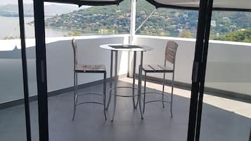 Quarto casal executivo, sacada, vista para o lago | Parte interna