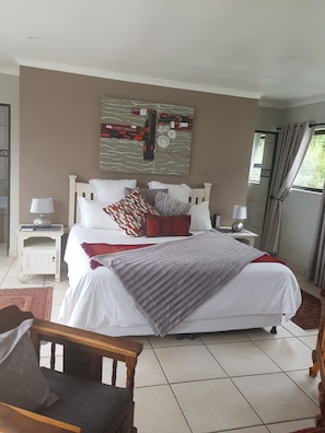 Chambre Double Exécutive, balcon, vue lac | Coffres-forts dans les chambres, rideaux occultants, Wi-Fi gratuit
