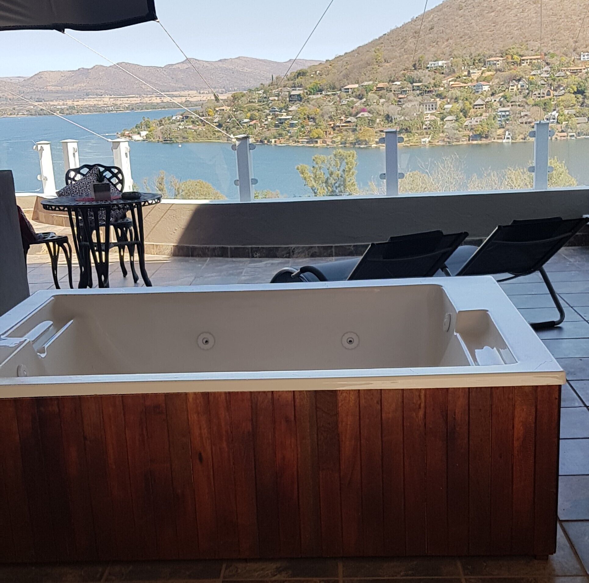 经济双人房, 湖景 | 室外 SPA 浴缸