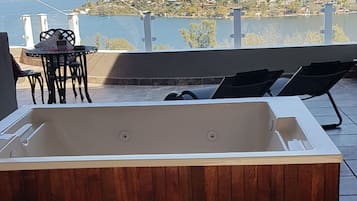 Economy-Doppelzimmer, Seeblick | Außen-Whirlpool