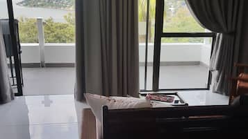 Family Room, Balcony, Lake View | Interior