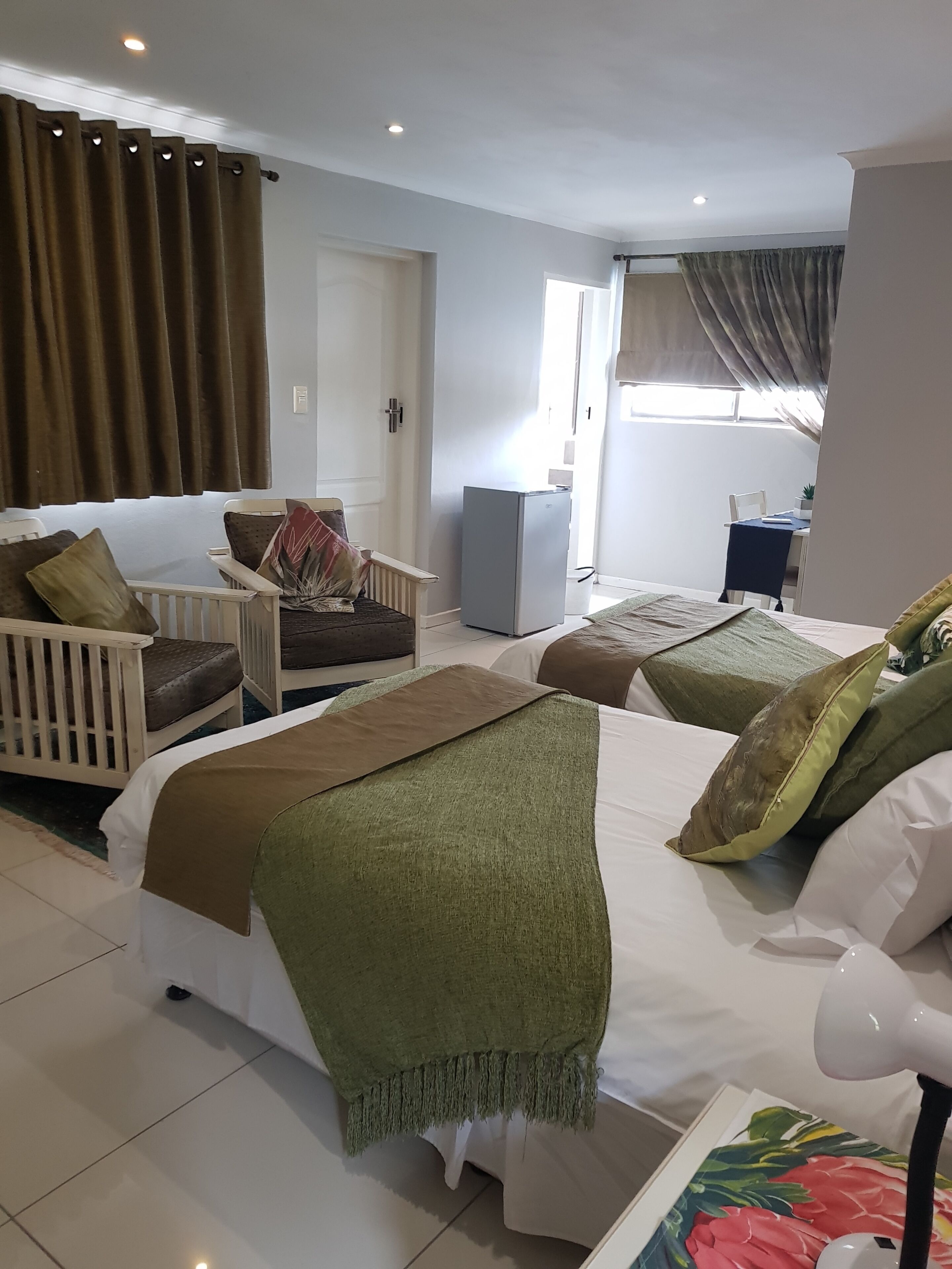 Penthouse Familial, balcon, vue lac | Coffres-forts dans les chambres, rideaux occultants, Wi-Fi gratuit
