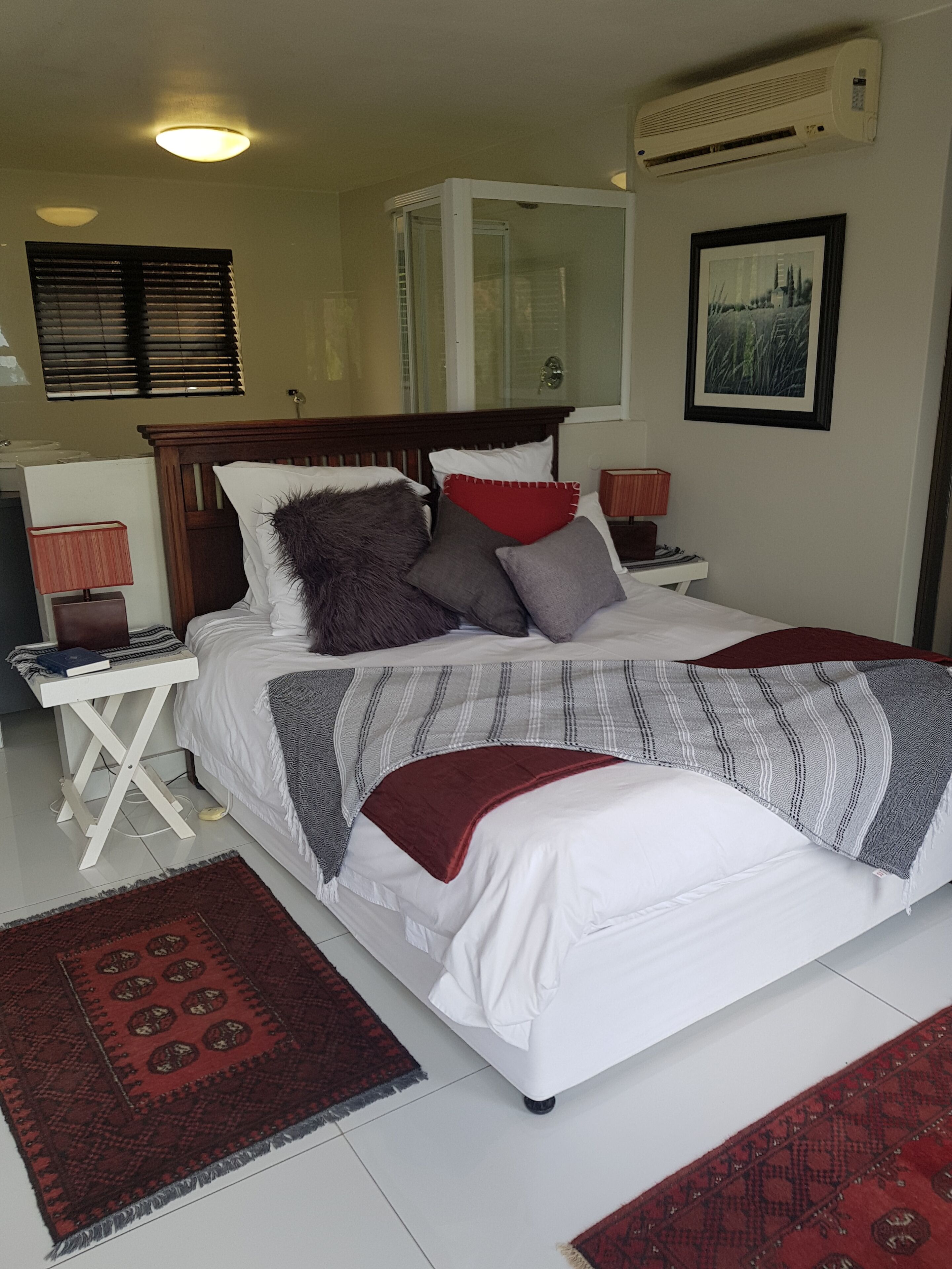 Chambre Familiale, balcon, vue lac | Coffres-forts dans les chambres, rideaux occultants, Wi-Fi gratuit