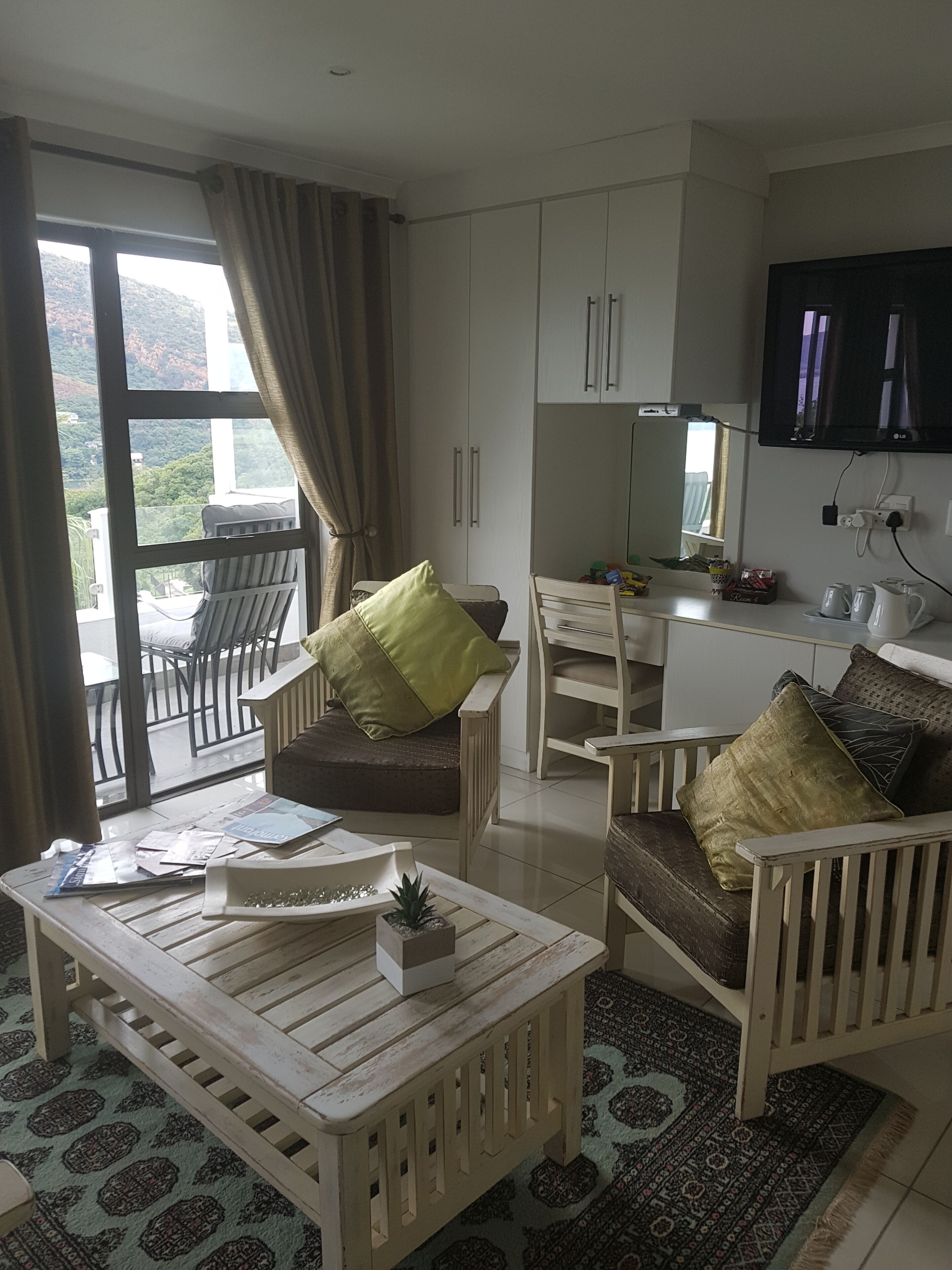 Ático familiar, balcón, vistas al lago | Zona de estar