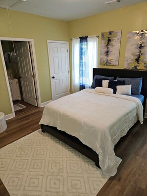 3 bedrooms, iron/ironing board, WiFi, bed sheets