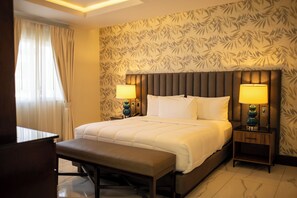 Junior Suite | Laptop workspace, blackout drapes, iron/ironing board, free WiFi - Hotel Hacienda Aguacaliente (Tijuana)