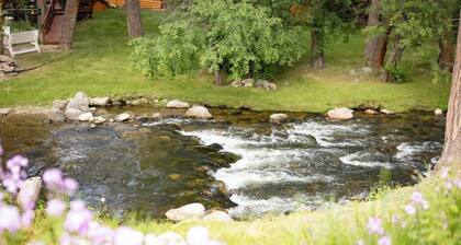 Lodge Room Queen (Room #2)