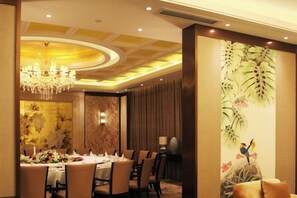 Unclassified image, 4 of 100, button - Qingcheng Hotel (Qinghe)