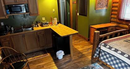 The Yukon, The Yukon Cabin Room w/ Suana