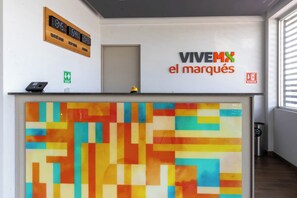 Reception - Hotel VIVE MX el marqués Querétaro, Trademark by Wyndham (El Marques)