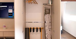 In-room safe, desk, blackout drapes, iron/ironing board - Hotel Estancias VIVE MX el marques Queretaro, Trademark (El Marques)