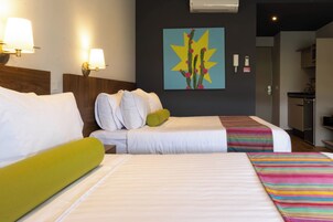 Caja de seguridad en la habitación, escritorio y cortinas blackout 