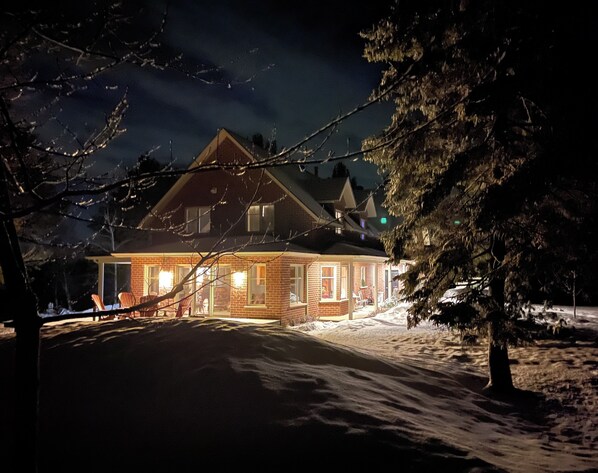 Exterior - Bolton Estate (Bolton-Ouest)