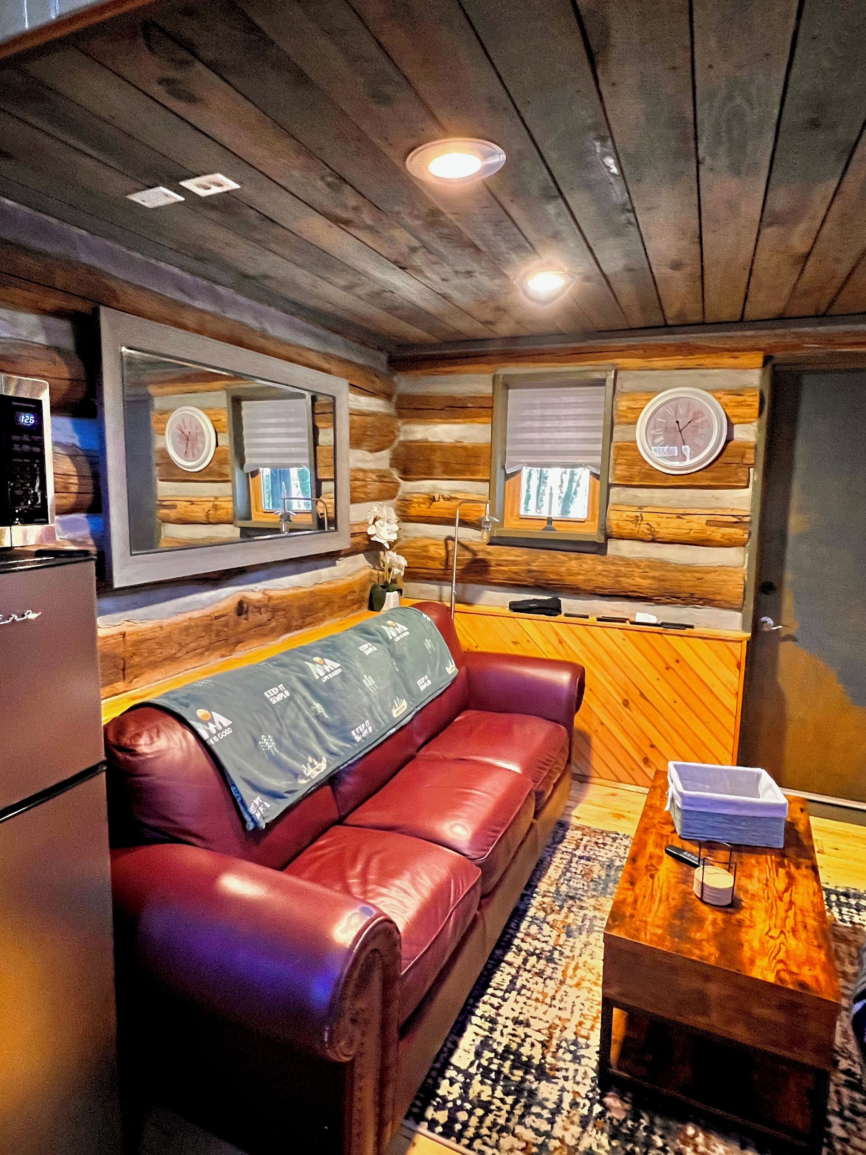 Charming 1-bedroom Cabin In Amazing Pilot Mountain With Lake Access - Mount Airy, NC