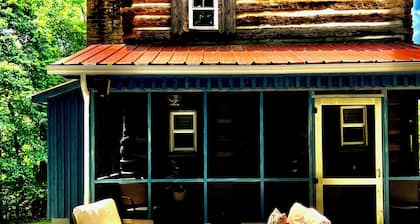 Charming 1-bedroom cabin in amazing Pilot Mountain with Lake access