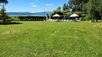 Seasonal outdoor pool, free cabanas, pool umbrellas