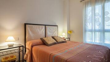 2 kamar tidur, setrika/meja setrika, Wi-Fi, dan seprai linen