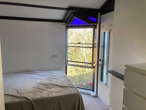 1 chambre, bureau, fer et planche à repasser, Wi-Fi