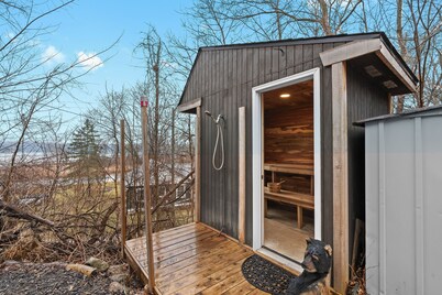 Cranberry Lake Hideaway ~ Cozy Cottage w/ Sauna, Outdoor Shower, Kayaks, Games