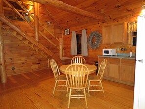 Dining - Southern Comfort Cabin (Rockbridge)