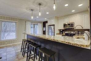 Fridge, microwave, oven, stovetop - Breezy resort home located in Sea Pines Resort near marina & restaurants (Hilton Head)