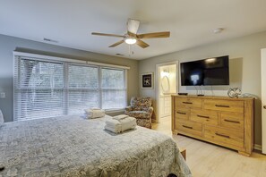 3 bedrooms, iron/ironing board, Internet, bed sheets