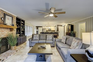 TV, DVD player - Breezy resort home located in Sea Pines Resort near marina & restaurants (Hilton Head)