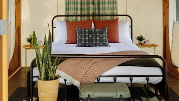 1 bedroom, in-room safe, WiFi, bed sheets