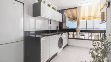 冷蔵庫、電子レンジ、コーヒー / ティーメーカー