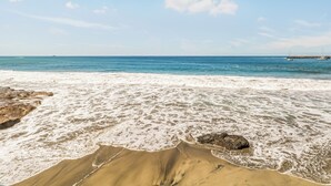 A beach with clear skies and calm waters. - Endless Seaview Patalavaca (Patalavaca)