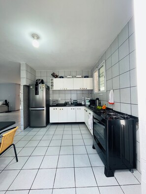 Micro-ondes, four, plaque de cuisson, lave-vaisselle