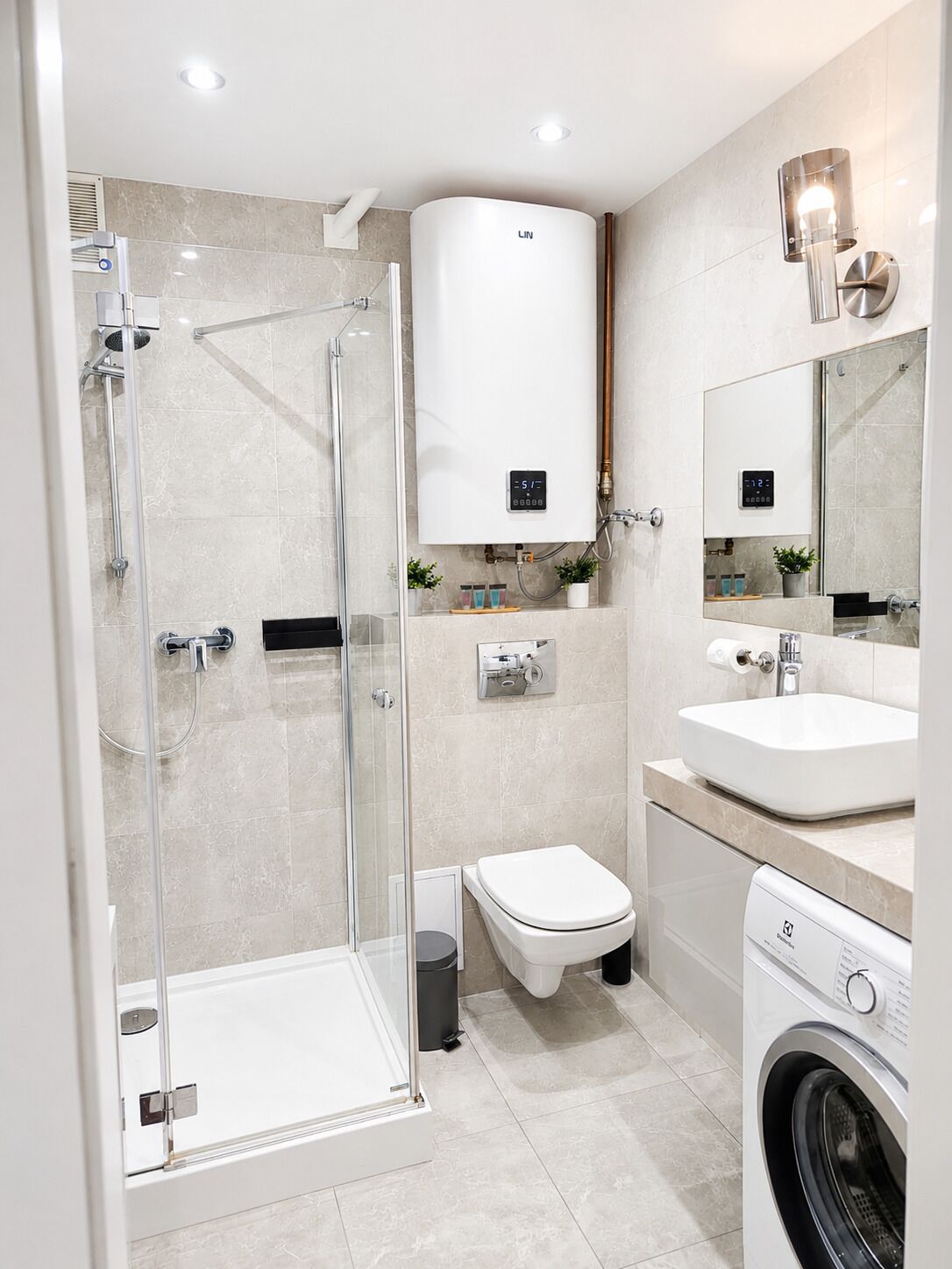 Comfort Apartment, City View | Bathroom | Shower, free toiletries, hair dryer, towels