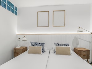 WiFi, bed sheets