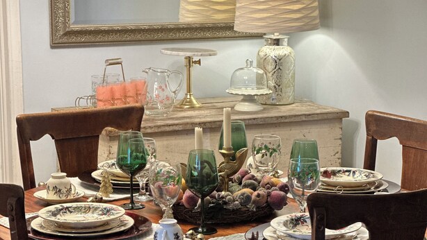 A dining table set with plates, glasses, and a vase. - Cozy Cottage in the City (Saint Ann)
