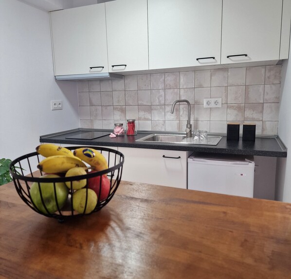 Fridge, microwave, stovetop, coffee/tea maker