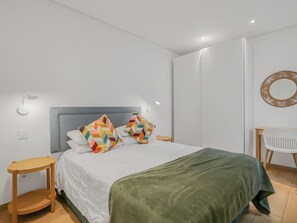 2 habitaciones, tabla de planchar con plancha, wifi y ropa de cama 